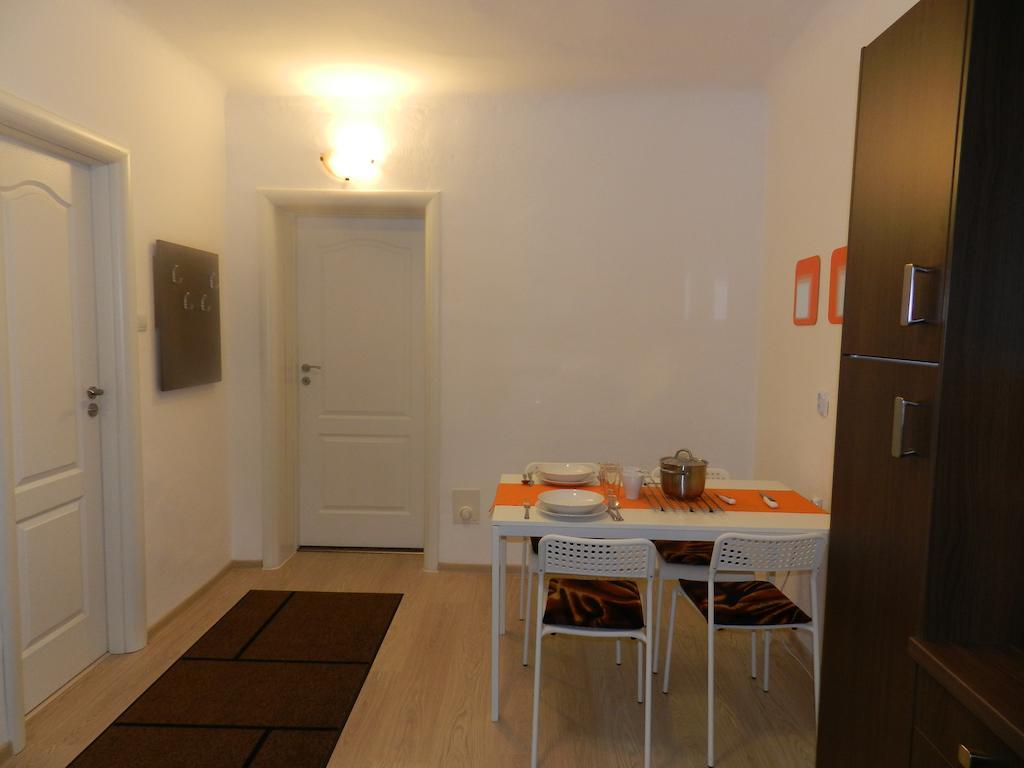 Studio S. Apartment Брашов Стая снимка